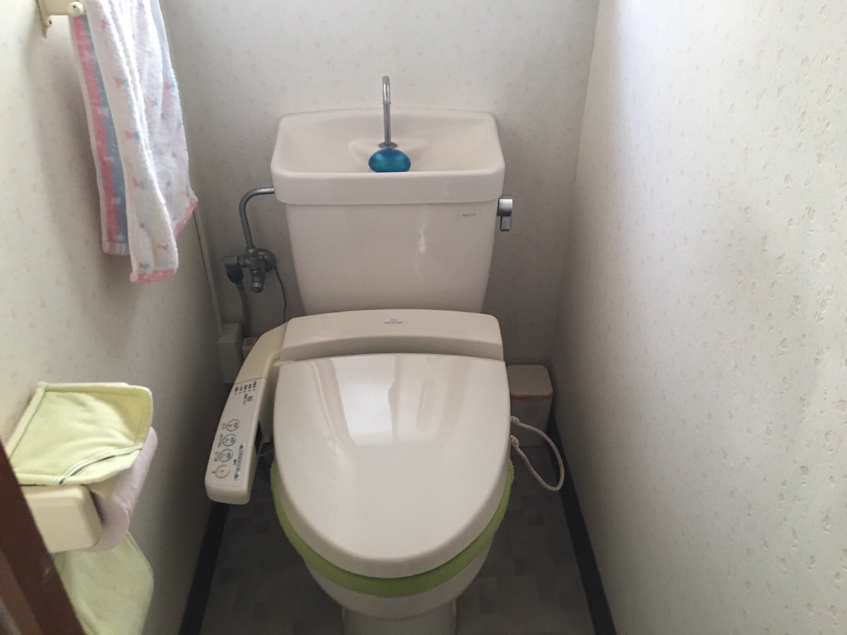 古いトイレから新しいトイレに リフォーム・リノベーション・増改築なら福山市のラックスリフォーム（旧社名：ハッピーホーム）