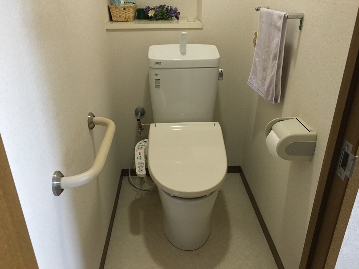 福山市松永町にてトイレを交換致しました。