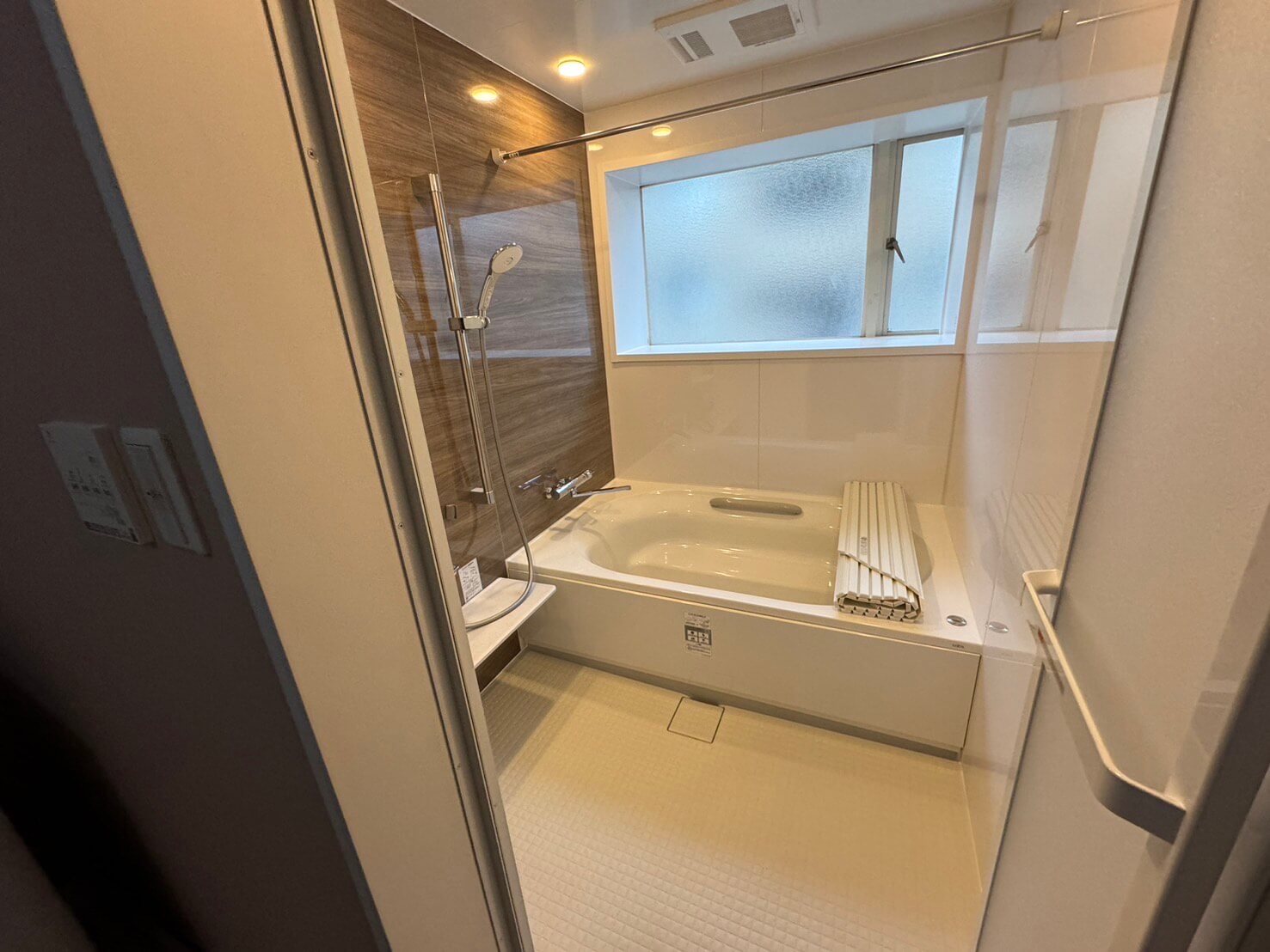 お風呂交換・屋根塗装・内装リフォーム工事