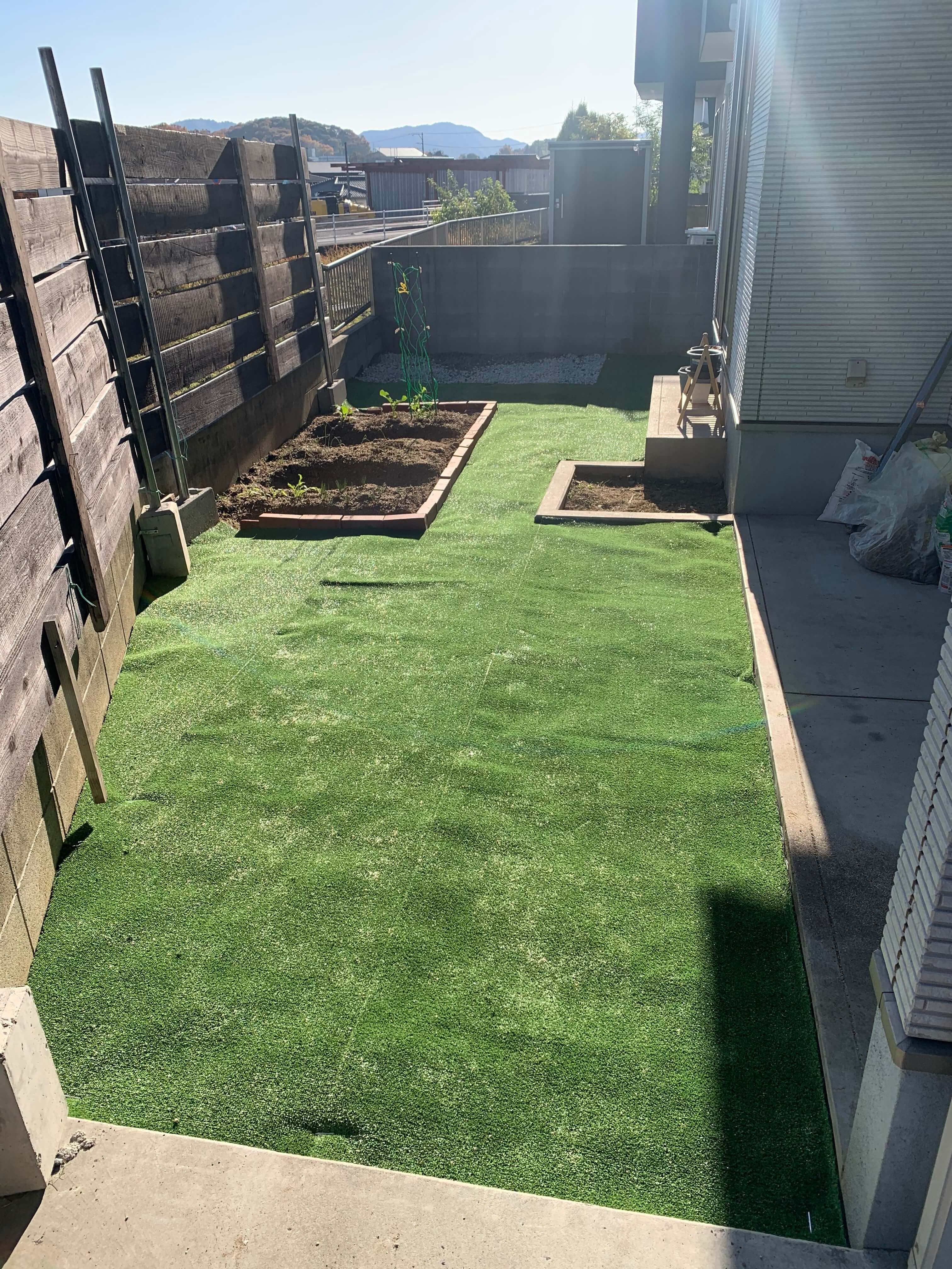 【福山市 外構】防草シート・人工芝を！