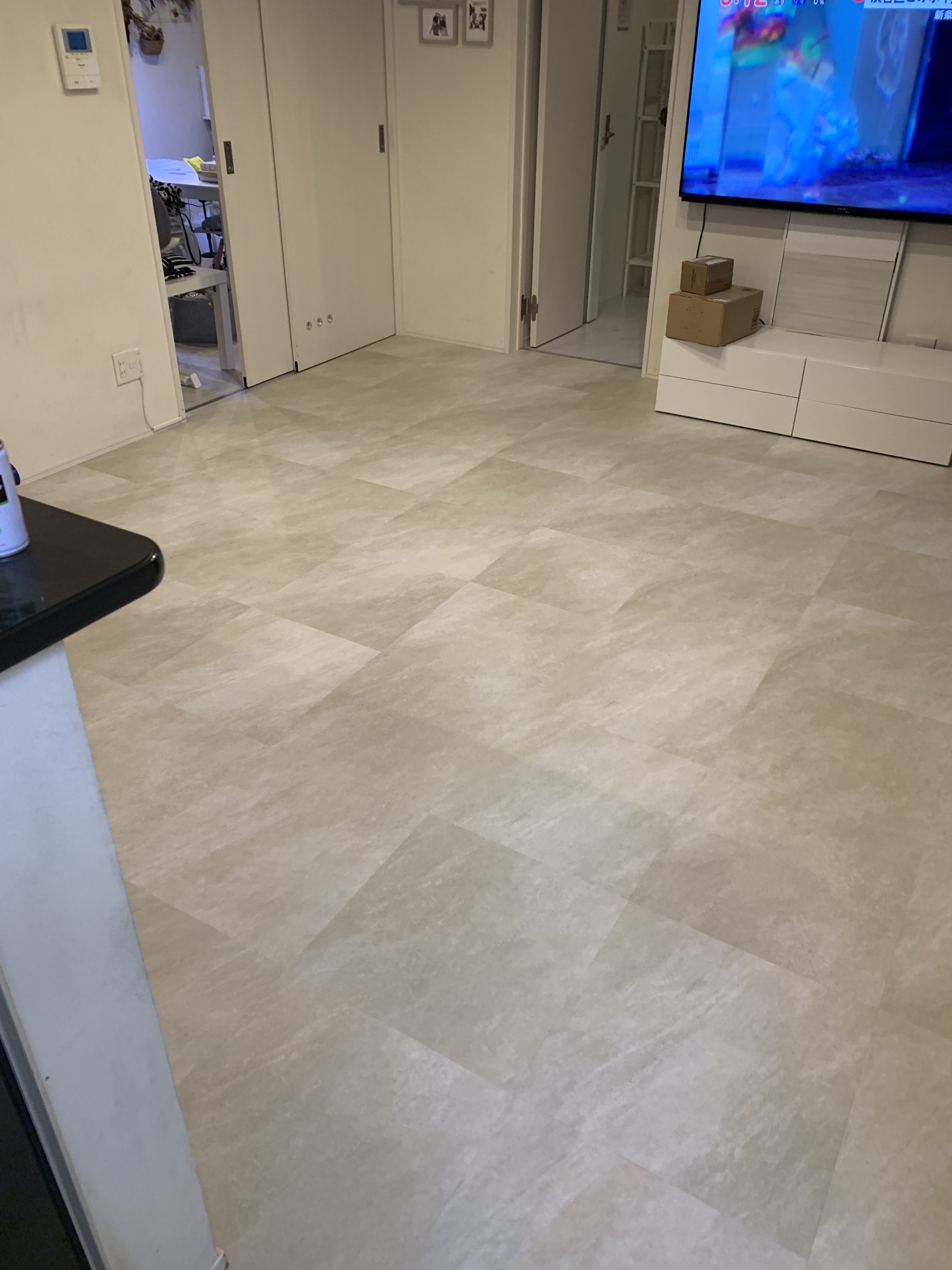 フロアタイルに変えて明るいLDKに！