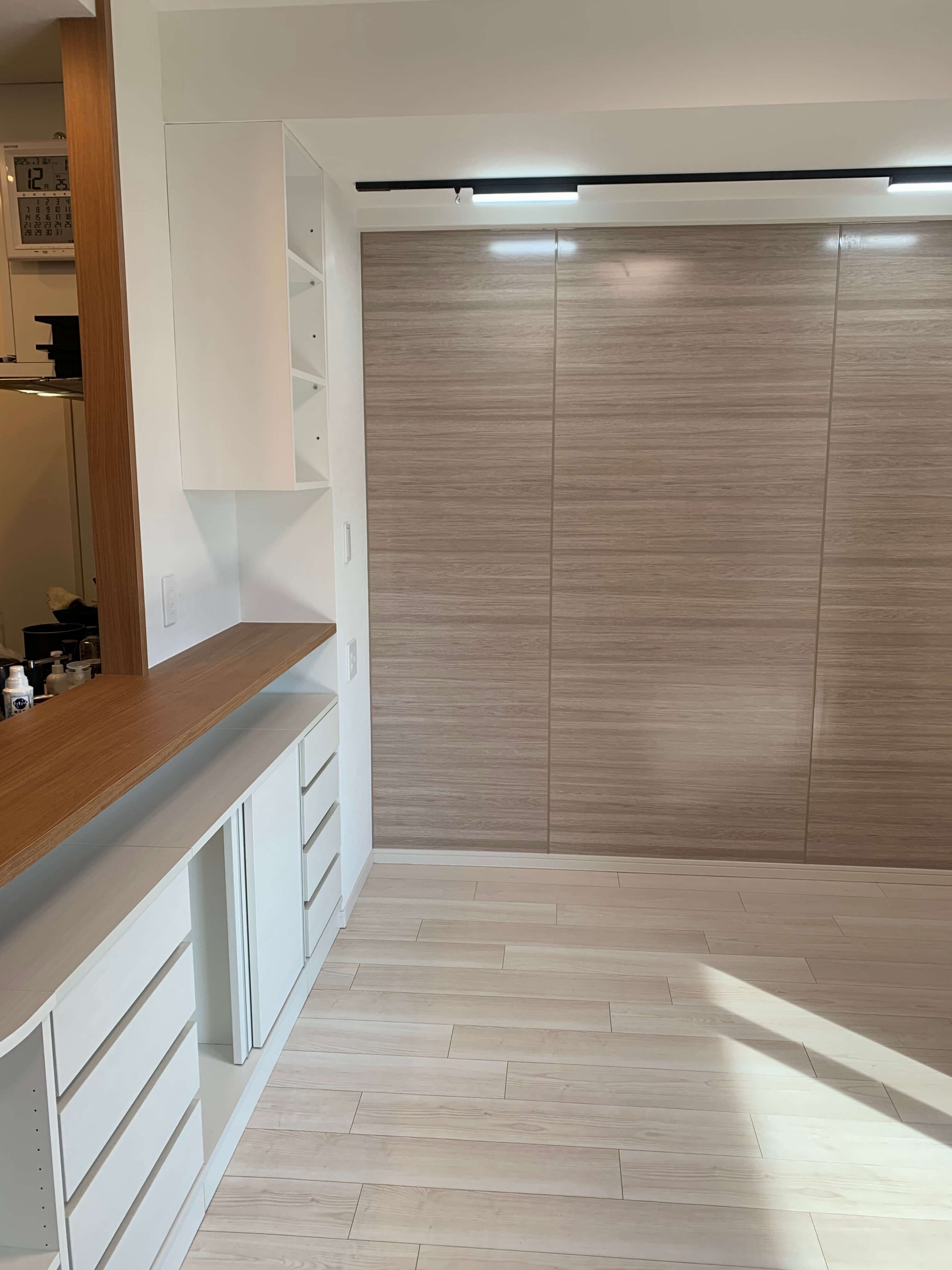 【マンションリフォーム】造作キッチンカウンター収納とホーローパネル施工