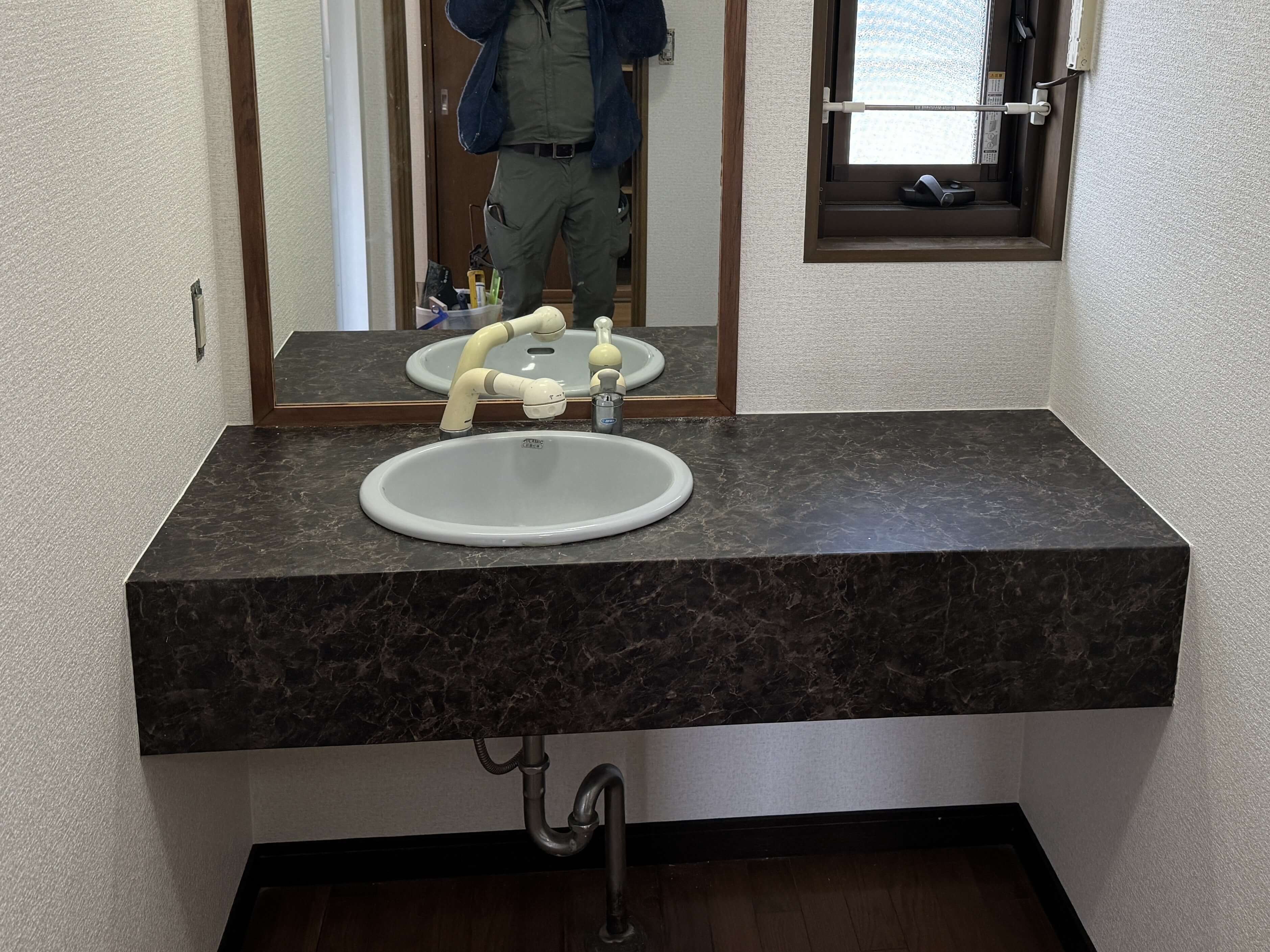 洗面化粧台をリアテックシートでリニューアル！